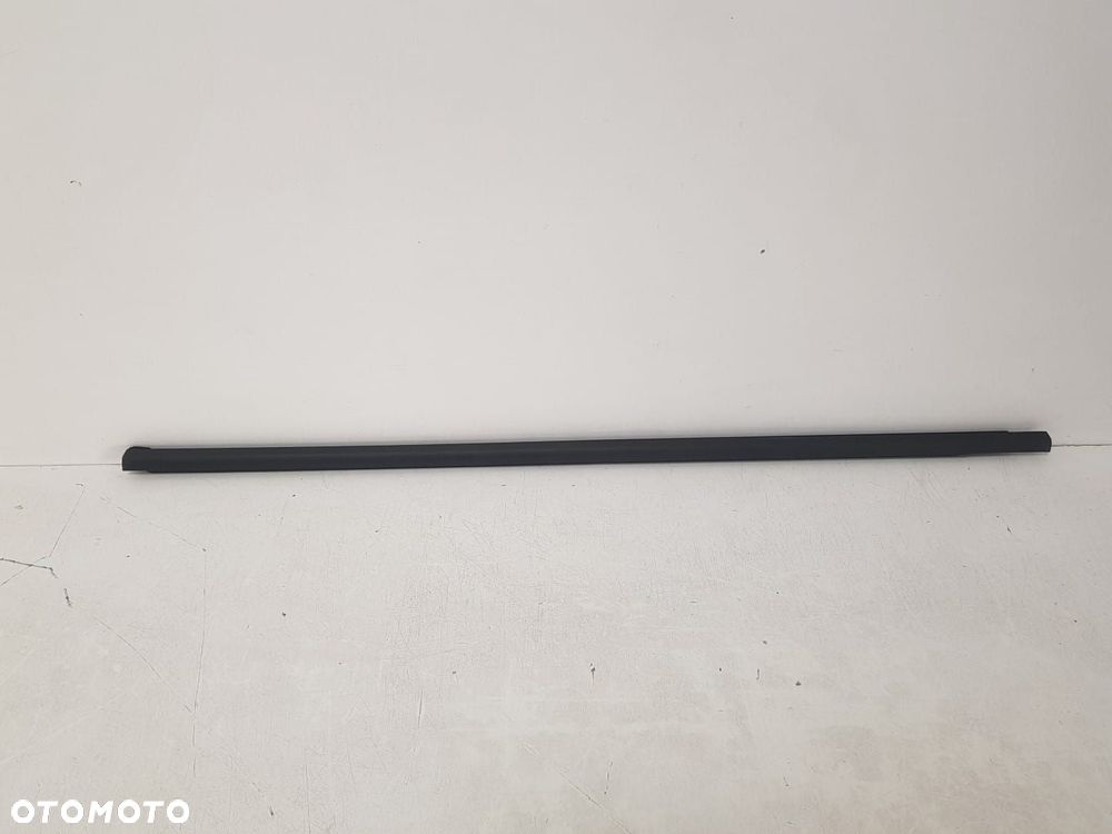 VW GOLF VII 7 LISTWA ZGRANIAJĄCA PRAWA DRZWI PRZÓD 4D NOWA ORYGINAŁ  5G4837478D - 2