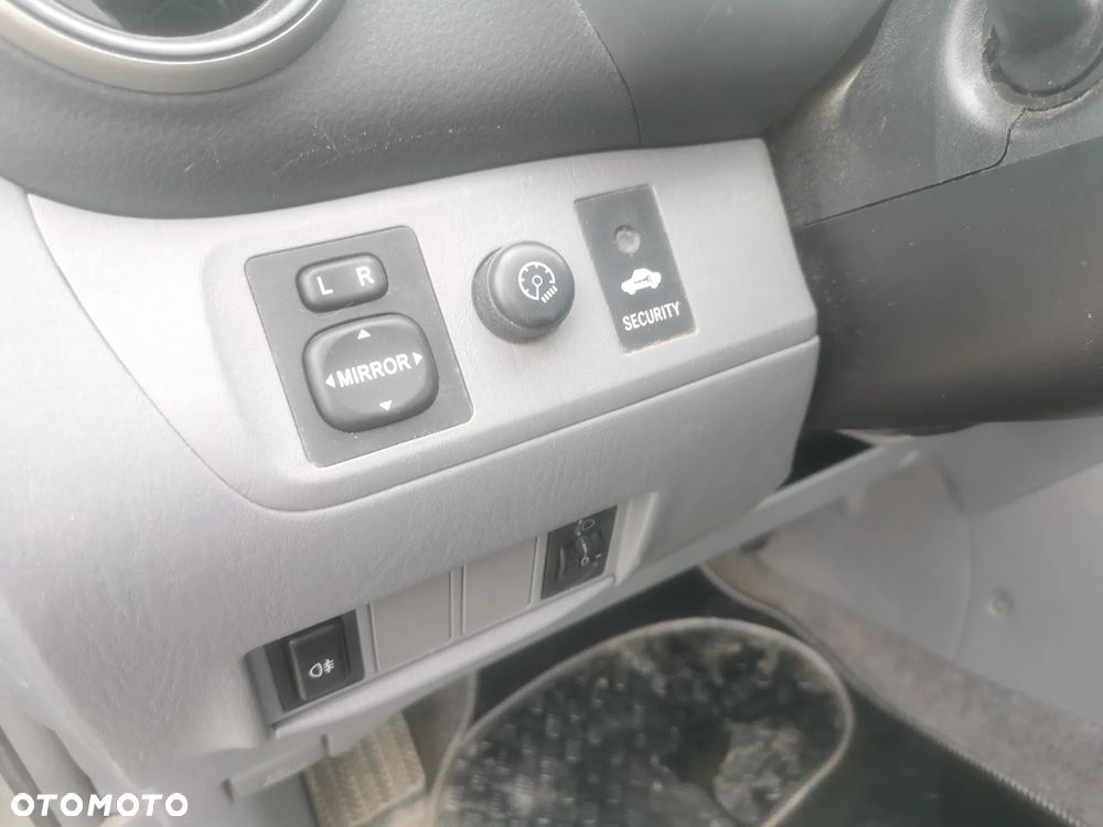 Toyota RAV4 2.0 VVT-i 4x4 - 13