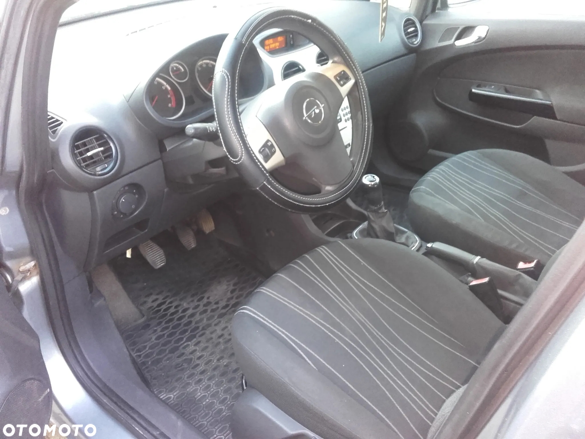 Opel Corsa 1.4 16V Cosmo - 21