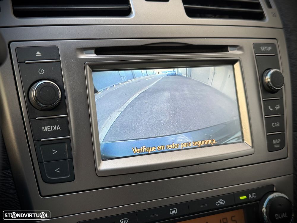 Toyota Avensis SW 2.0 D-4D Luxury - 13