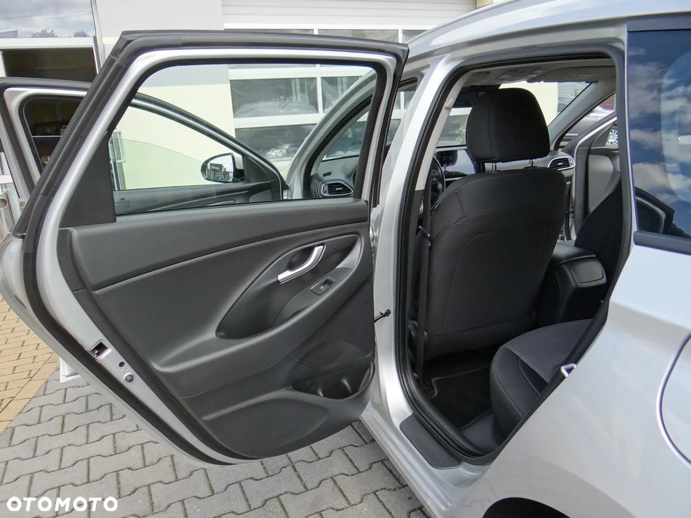 Hyundai i30 Kombi 1.4 Passion Plus - 37