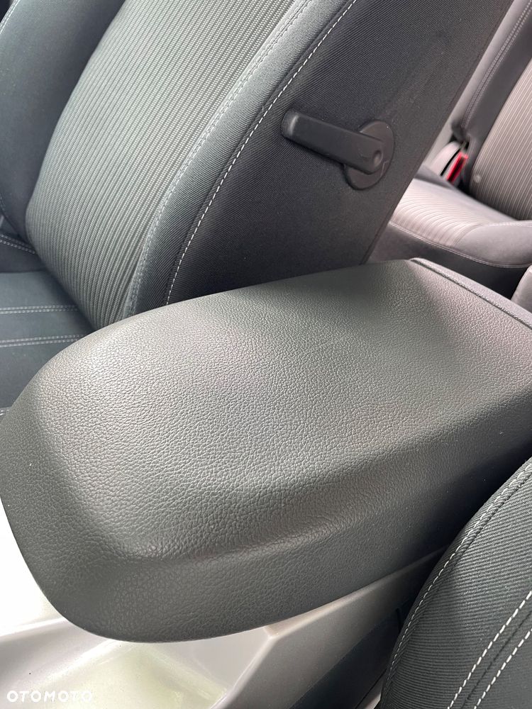 Ford Grand C-MAX - 27