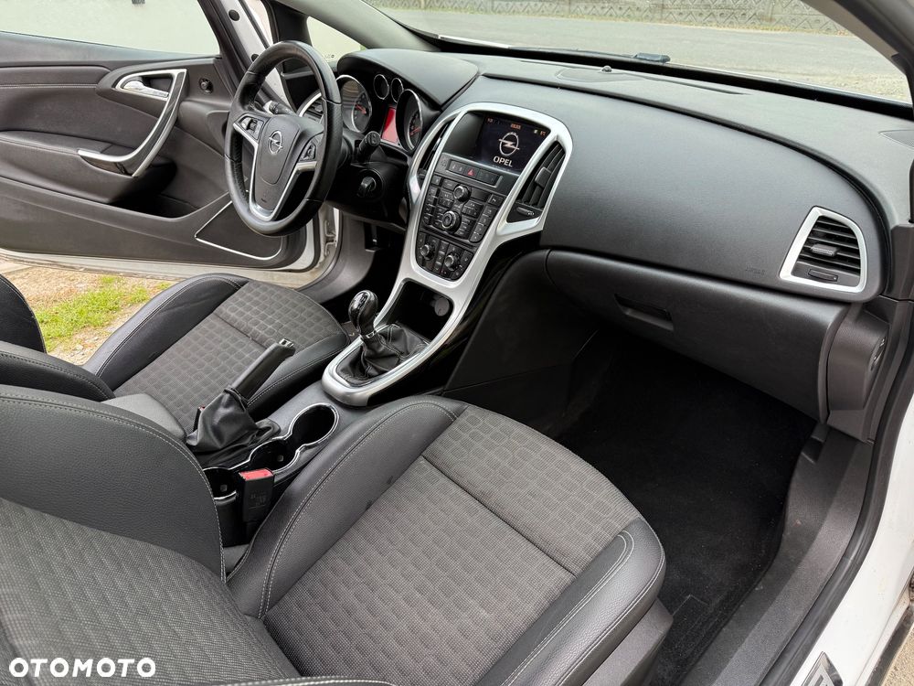 Opel Astra IV GTC 1.4 T Sport EU6 - 8