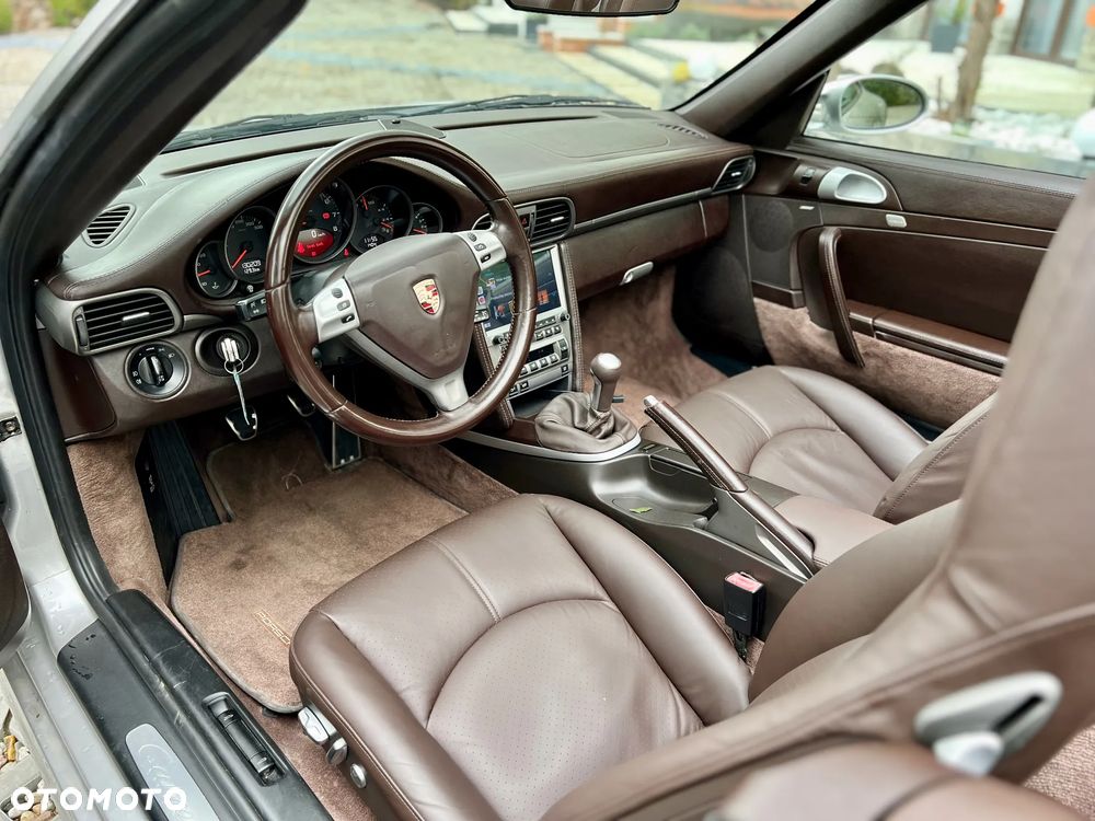 Porsche 911 Carrera - 24