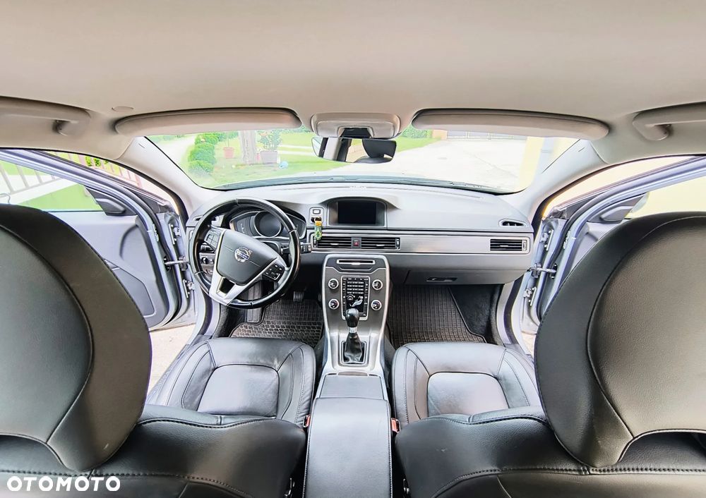 Volvo V70 D2 Momentum - 11