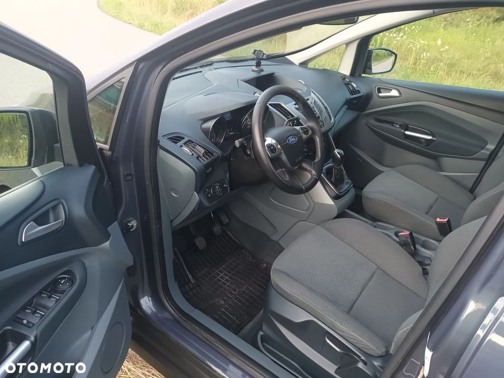 Ford Grand C-MAX - 25