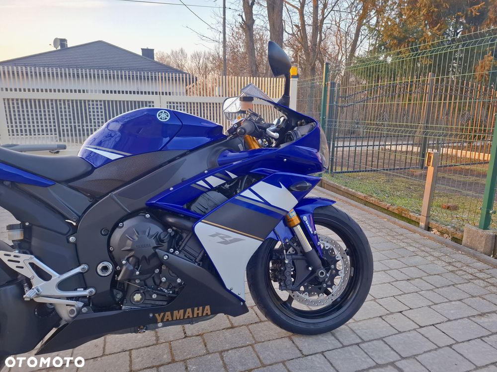 Yamaha R1 - 2