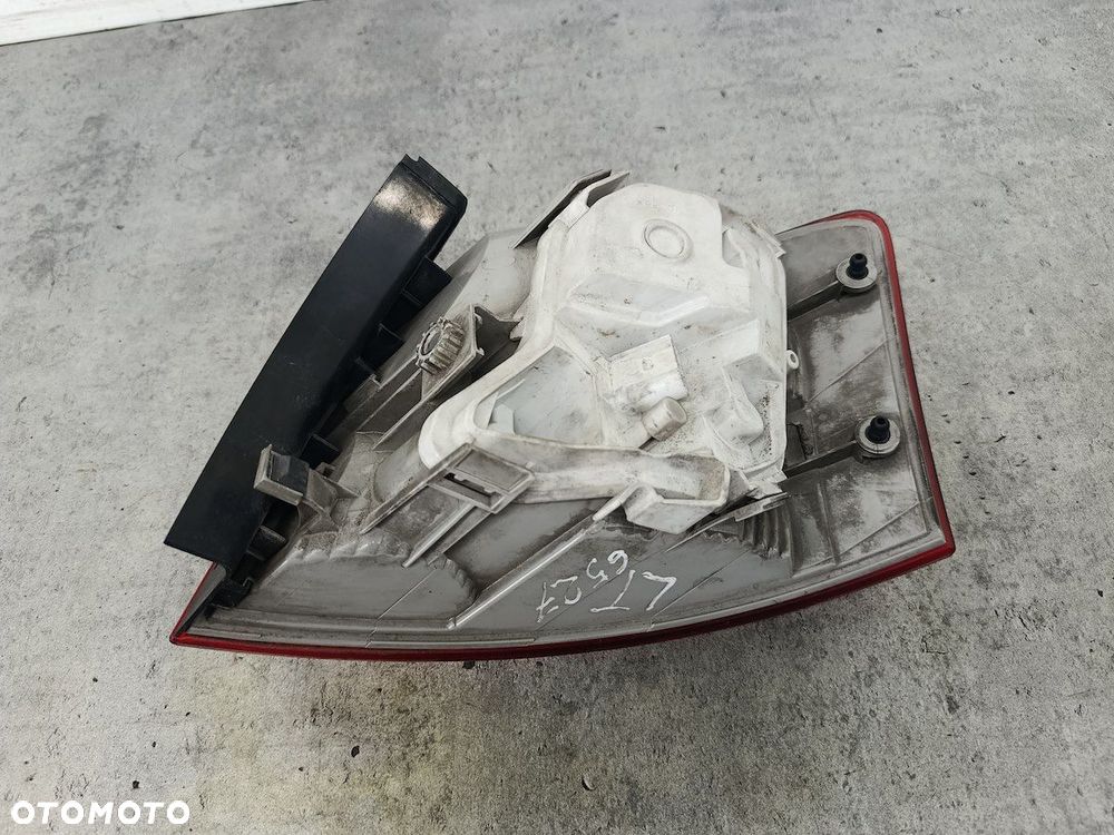 LAMPA TYLNA LEWA AUDI A4 B7 8E9945095E 484001 KOMBI - 3