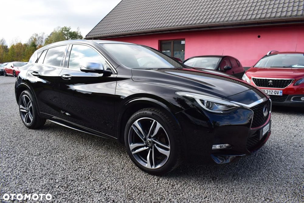 Infiniti Q30 - 5