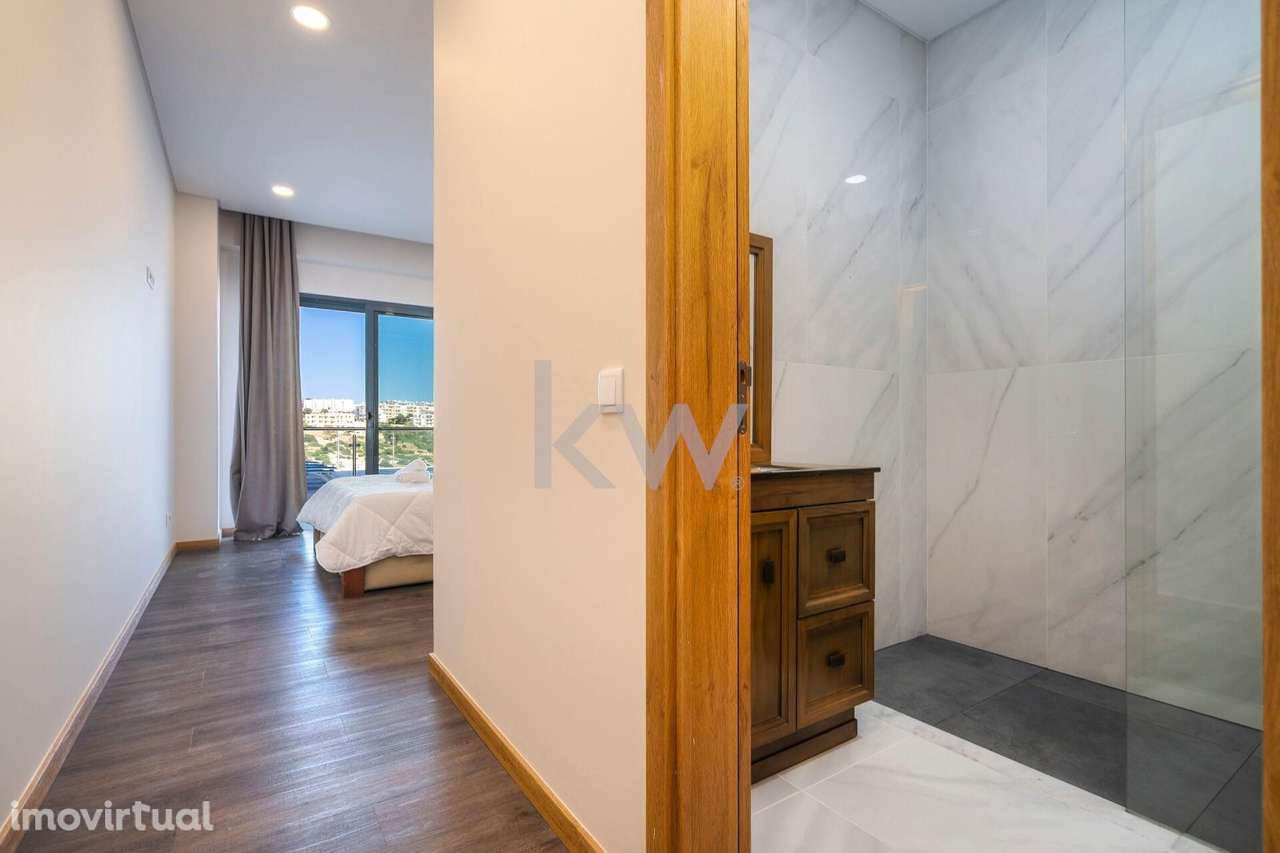 APARTAMENTO de 2 suites C/500m2 e vista para a marina de Albufeira - Grande imagem: 2/60