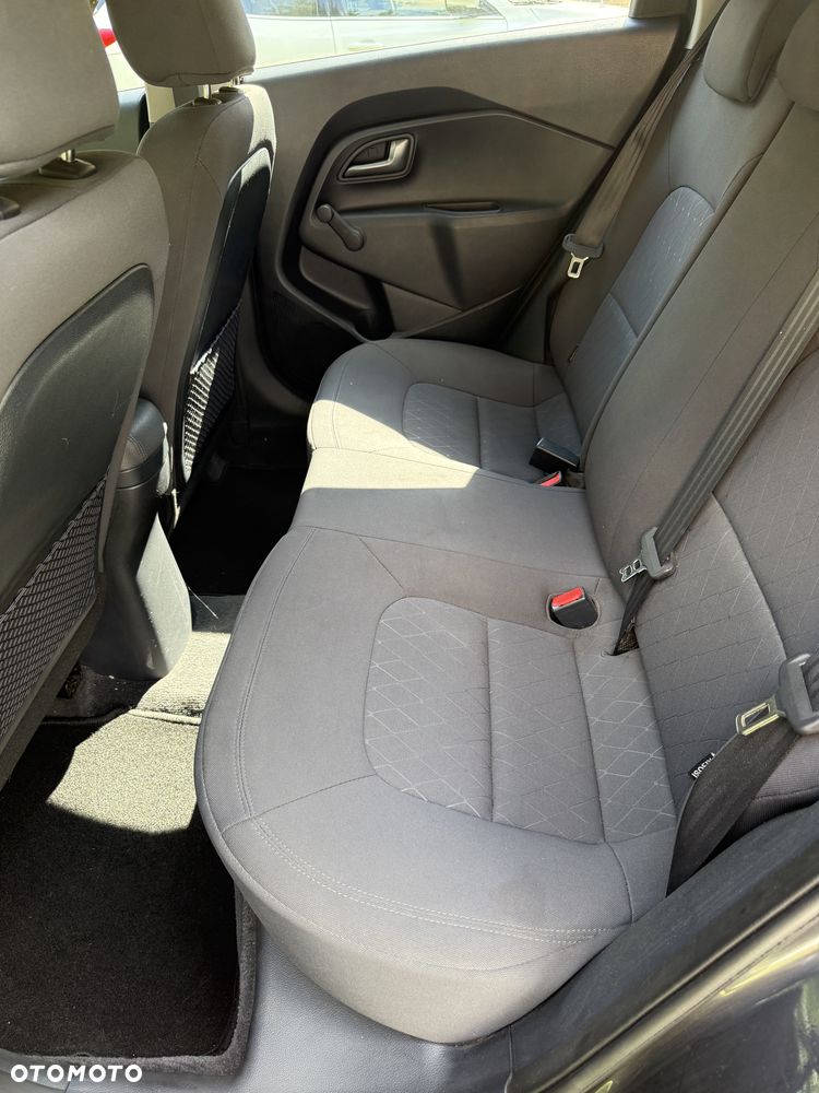 Kia Rio 1.4 M - 10