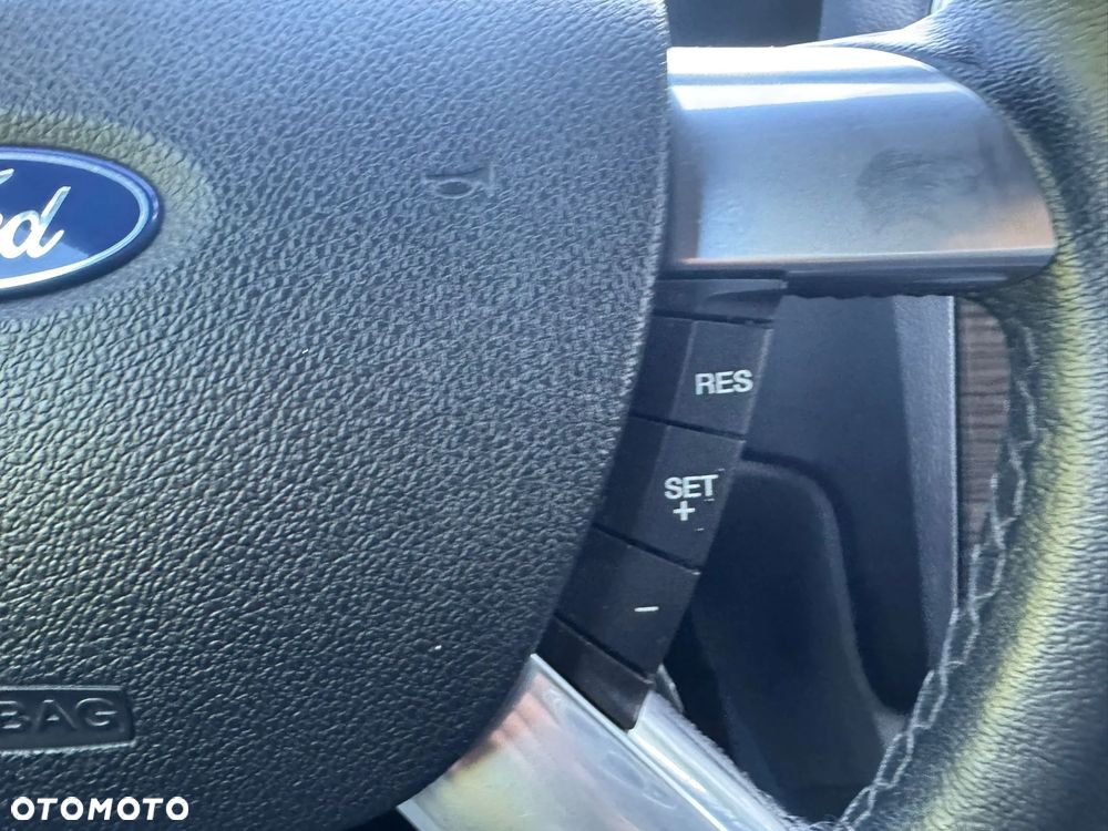 Ford Focus 1.8 Ghia - 39