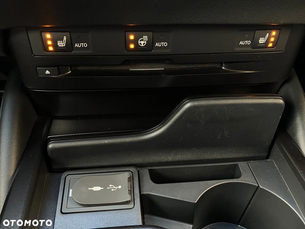 Lexus ES 300h F Sport - 29