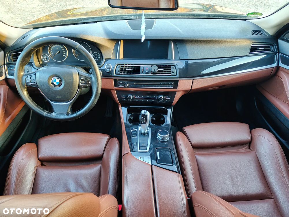 BMW Seria 5 525d xDrive Sport-Aut - 19