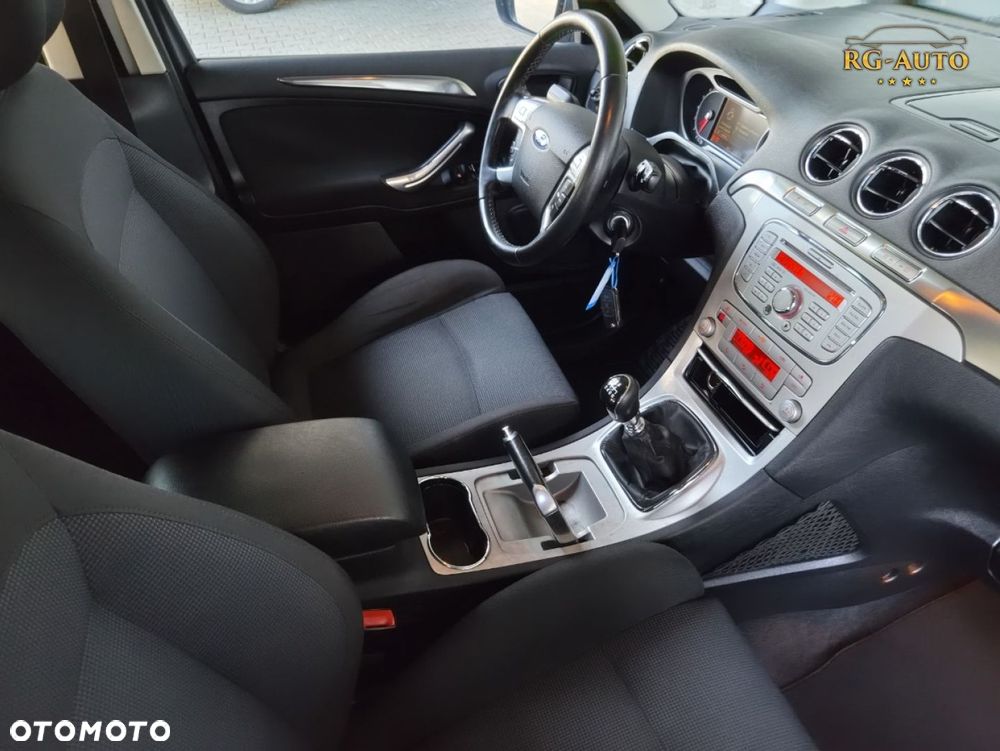 Ford S-Max - 17