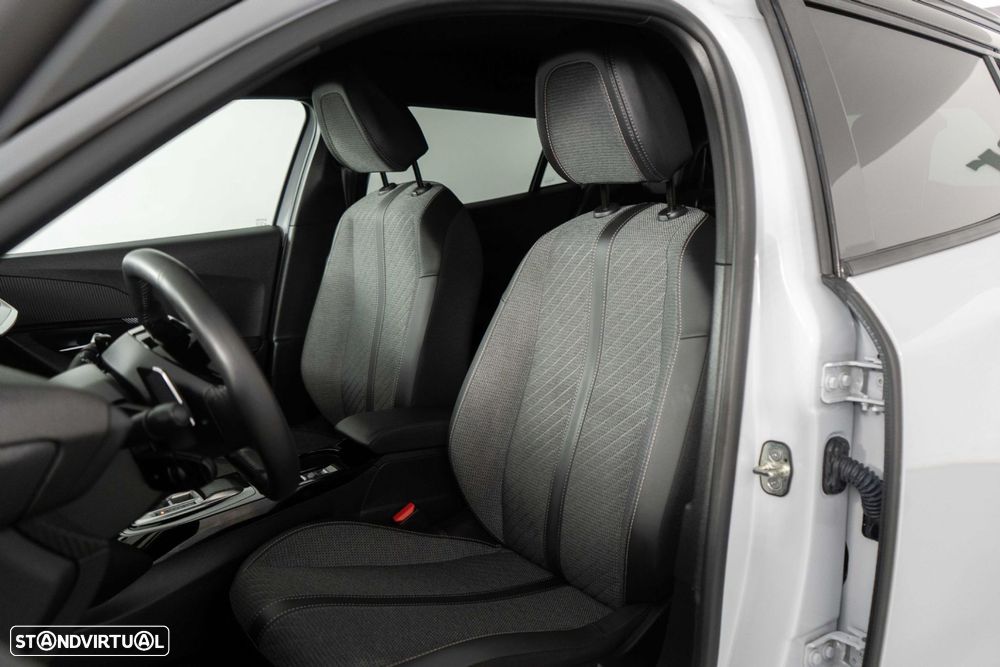 Peugeot 2008 1.2 PureTech Allure Pack EAT8 - 10