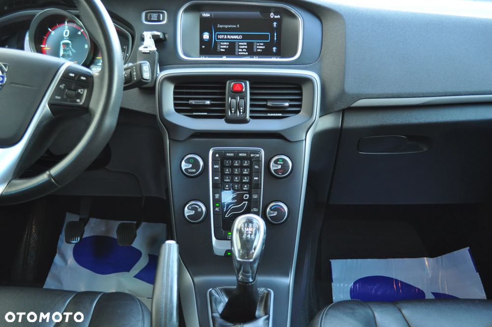 Volvo V40 D2 Momentum - 16