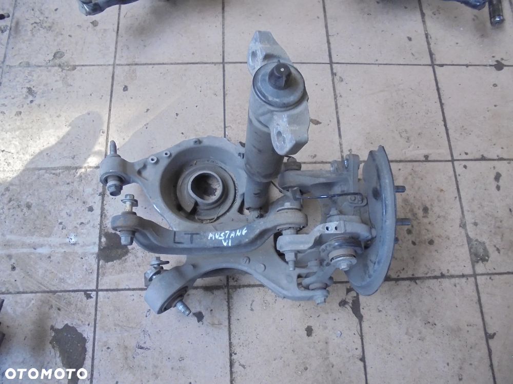 Mustang VI 5,0 wahacze piasta tył p/l - 2