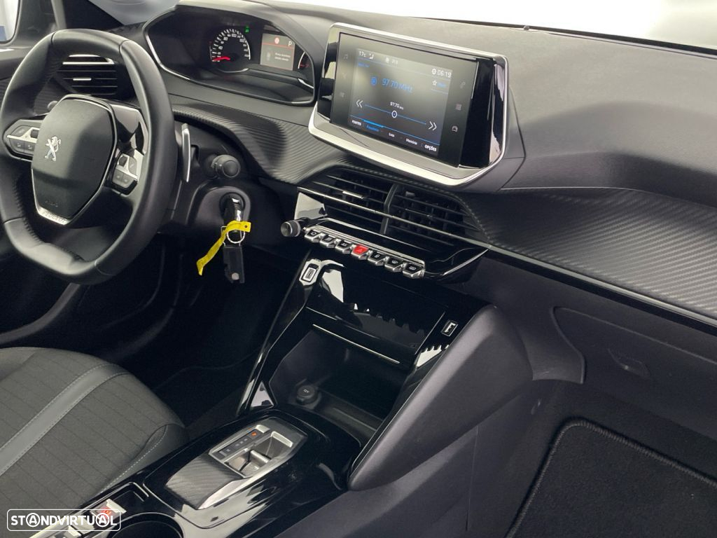 Peugeot 208 1.2 PureTech Allure EAT8 - 24