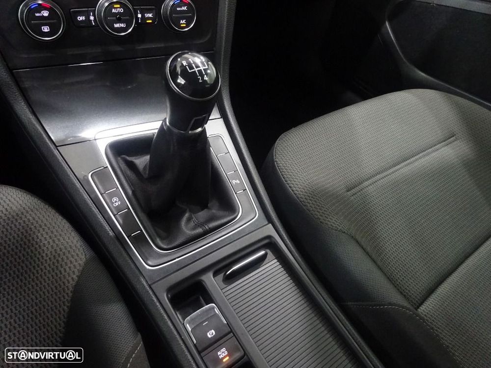 VW Golf Variant 1.6 TDi Confortline - 27