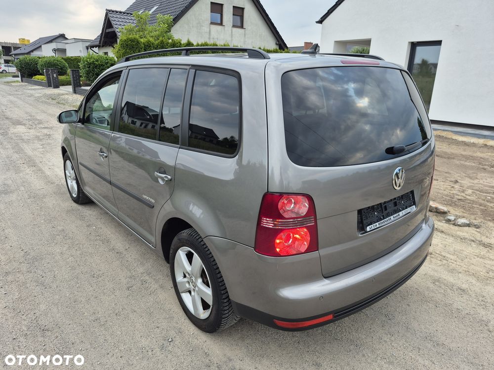 Volkswagen Touran - 4