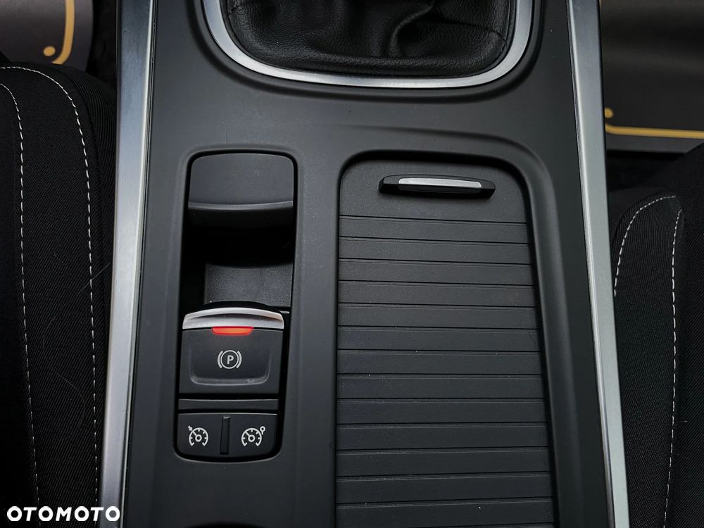 Renault Megane TCe 140 GPF LIMITED - 32