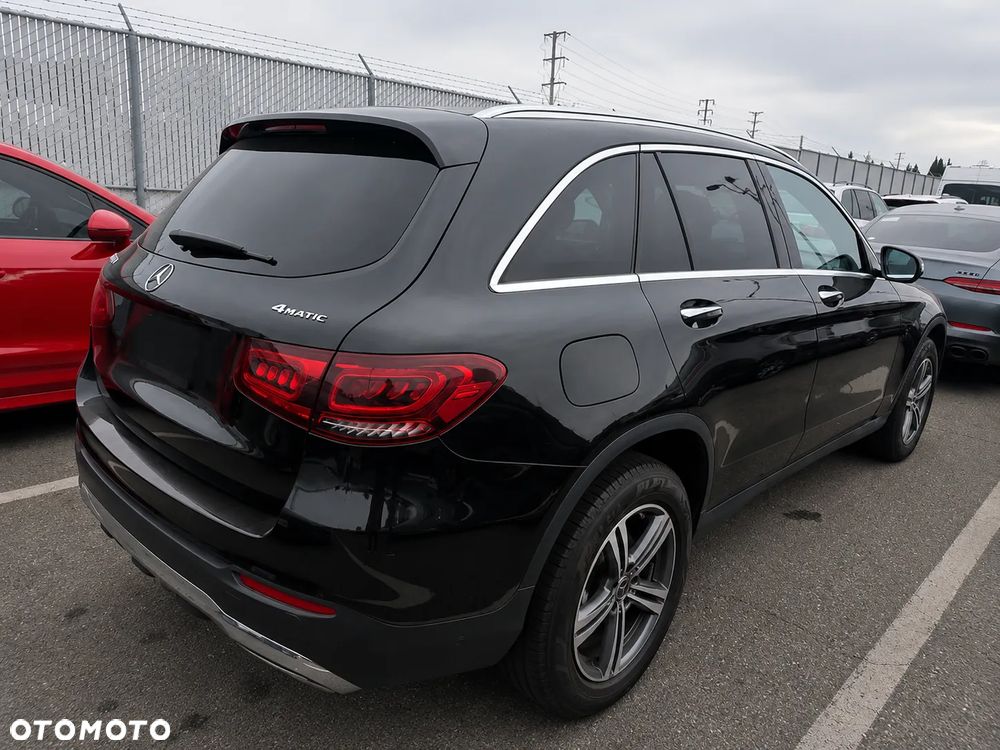 Mercedes-Benz GLC 300 4-Matic - 4