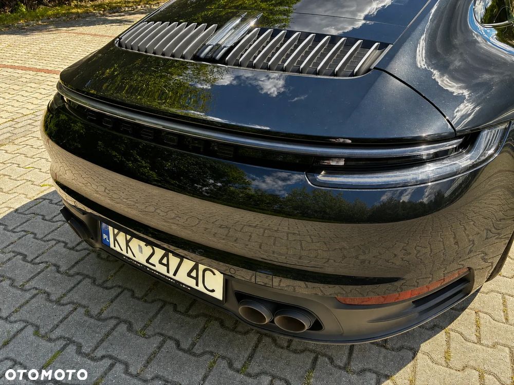 Porsche 911 Carrera 4 - 5