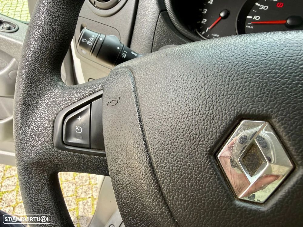 Renault Master 2.3DCI L2H2 135cv 3 Lugares - 20