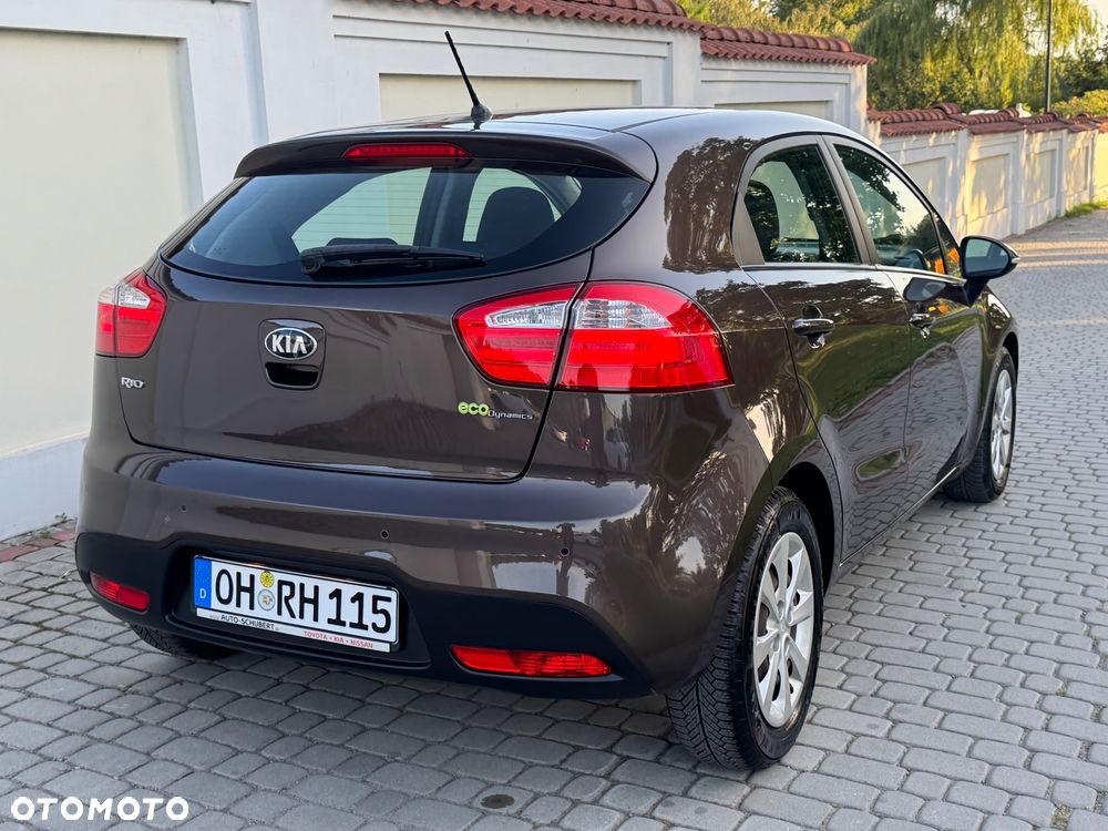 Kia Rio - 33