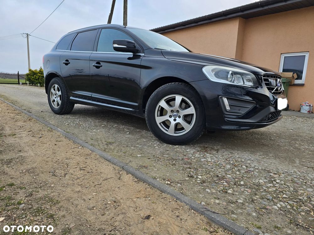 Volvo XC 60 D5 AWD R-Design Momentum - 3