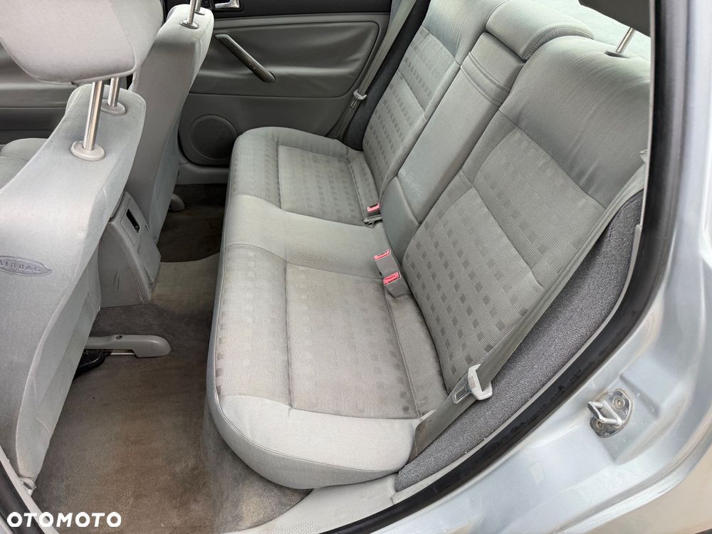 Volkswagen Passat 1.9 TDI Highline - 7