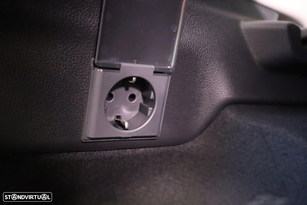 Toyota Prius 2.0 Plug-in Luxury - 49