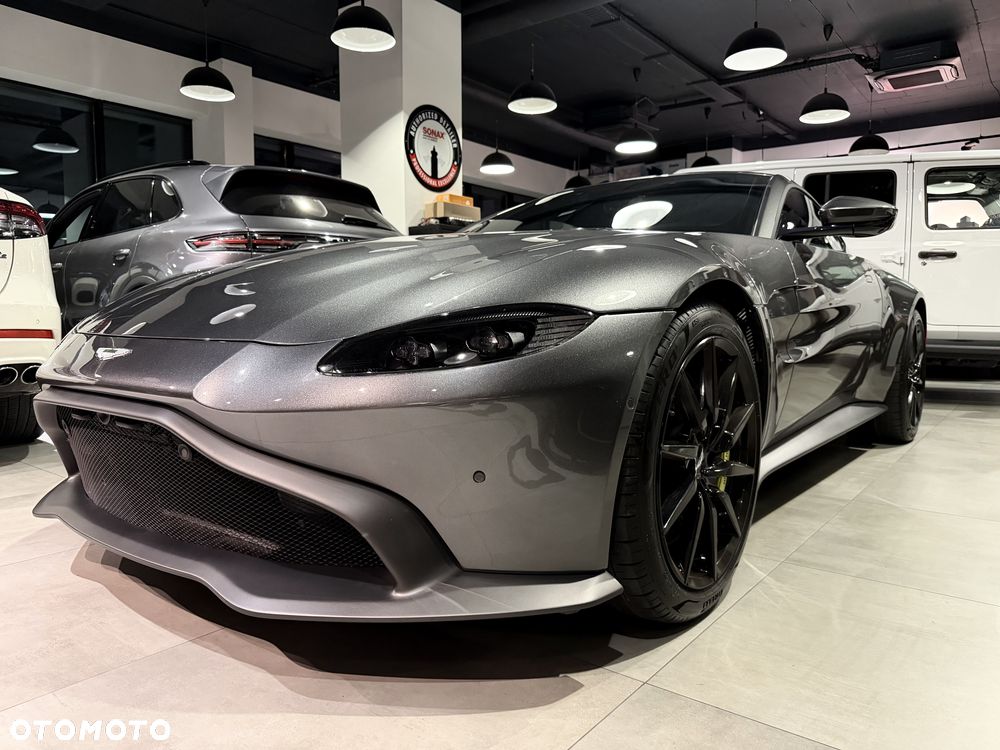 Aston Martin Vantage - 2