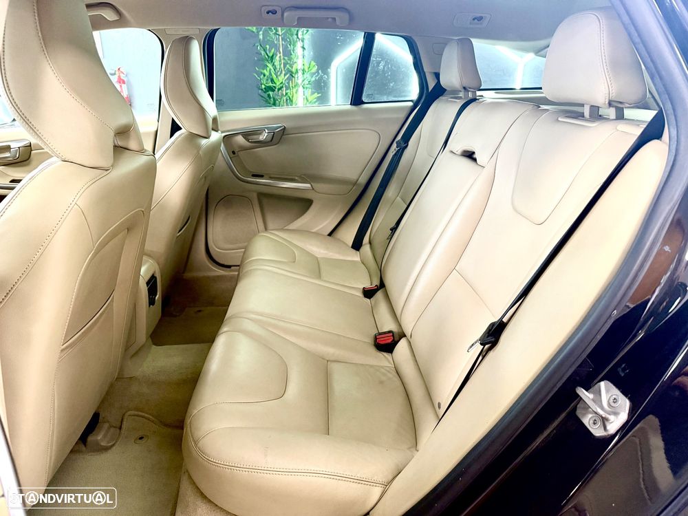 Volvo V60 2.0 D3 Momentum - 10