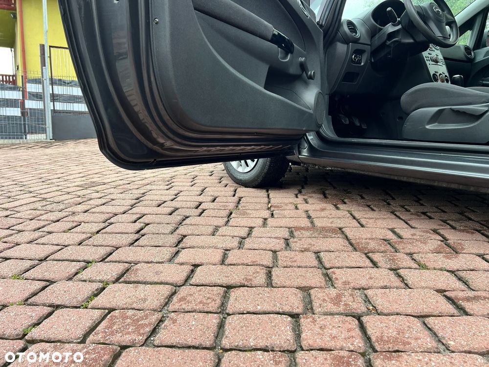 Opel Corsa 1.2 16V Essentia - 12