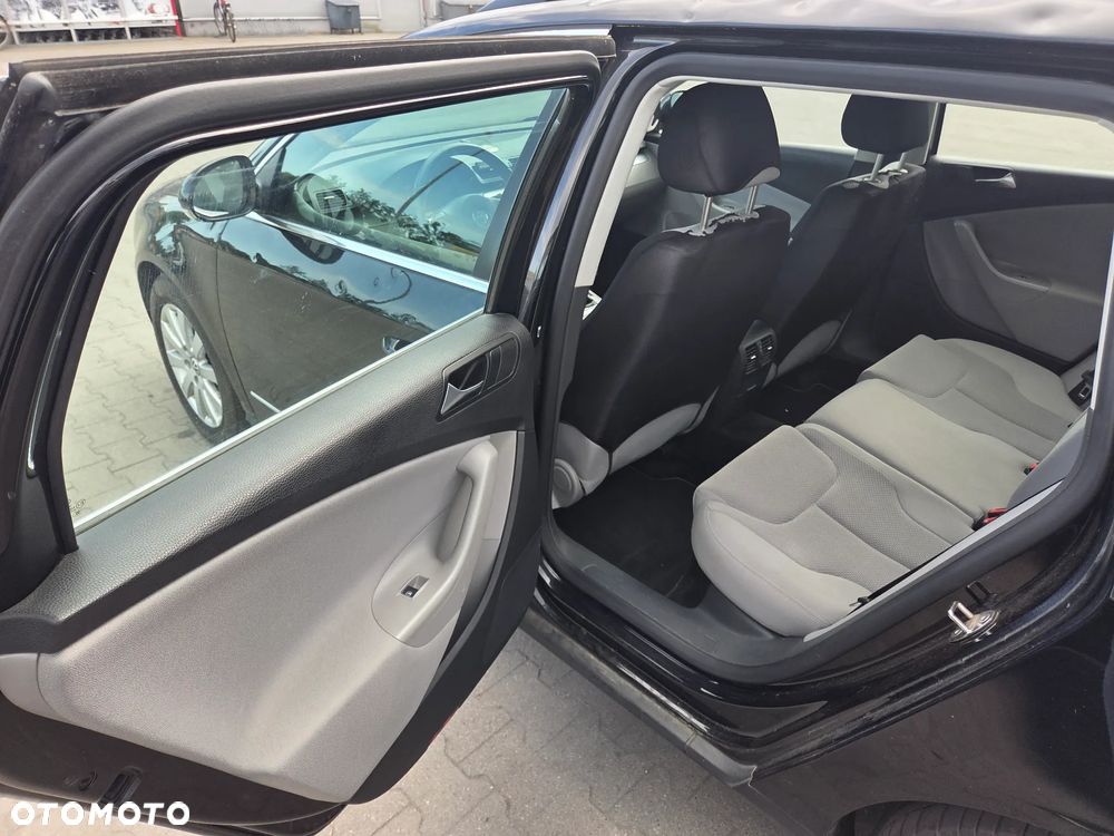 Volkswagen Passat 2.0 TDI DPF BlueMotion Technology Comfortline - 32