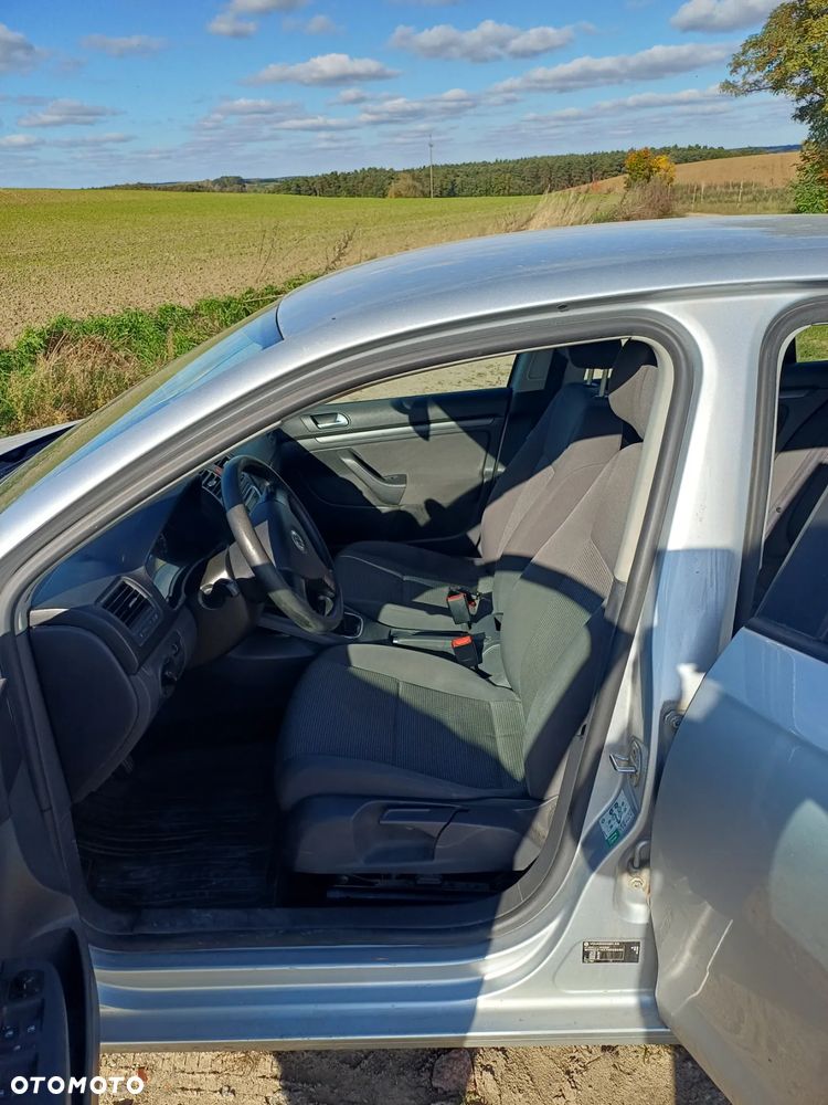 Volkswagen Jetta 1.6 Trendline - 8