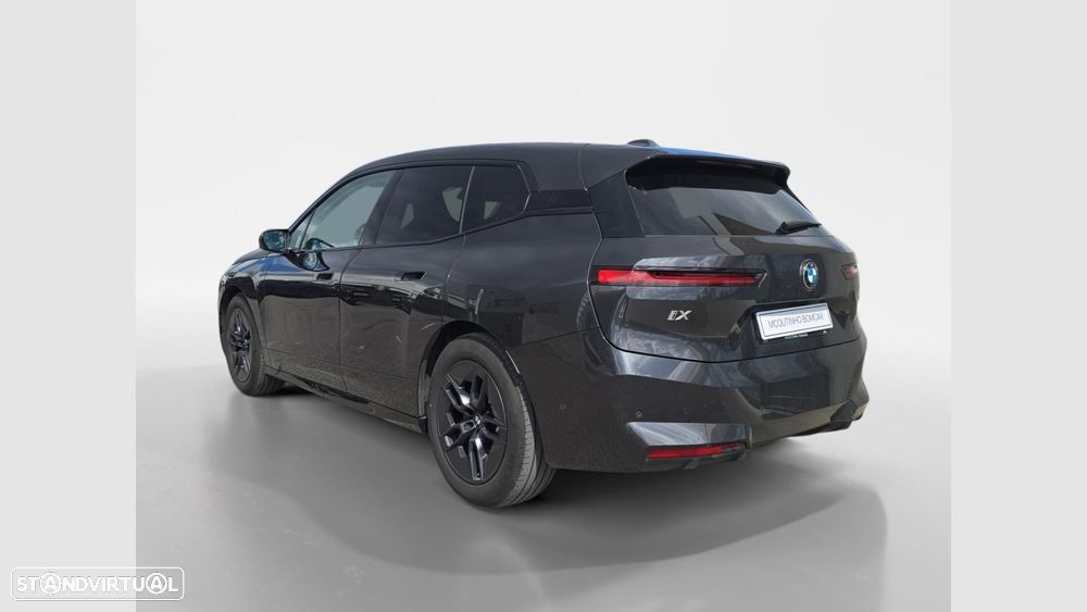 BMW ix xDrive 45 - 5