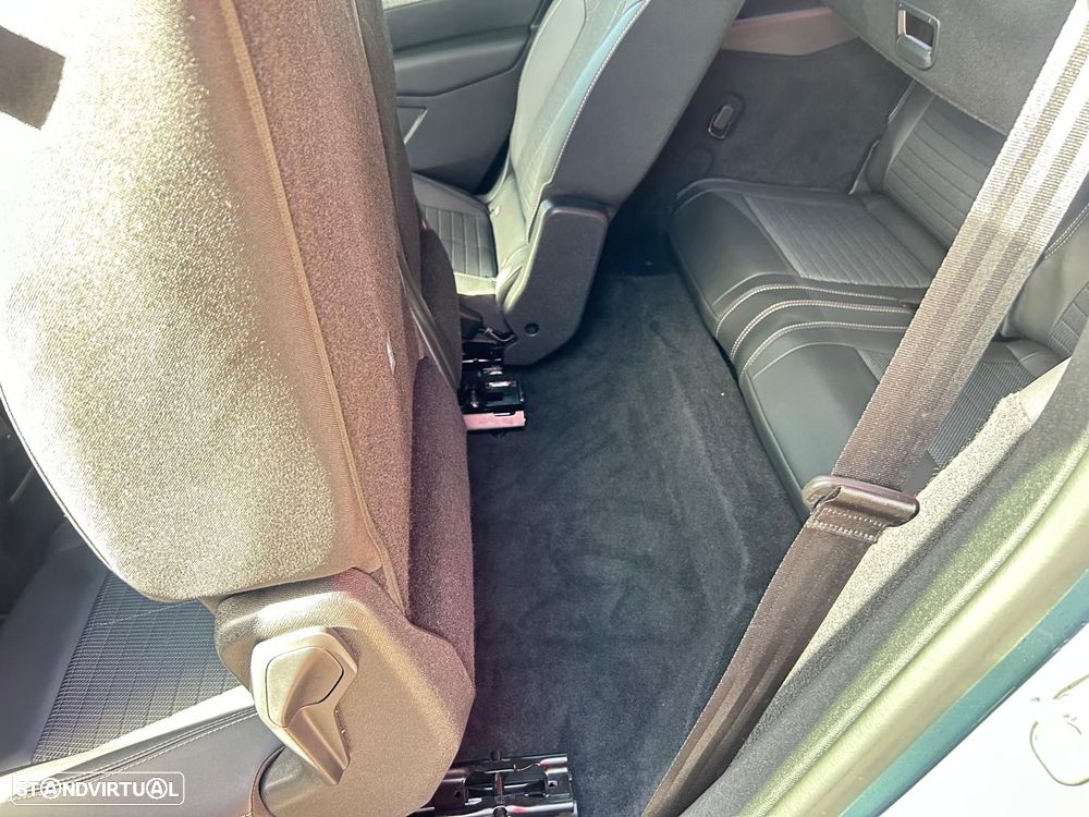 Peugeot 5008 Hybrid 145 e-DSC6 Allure - 26