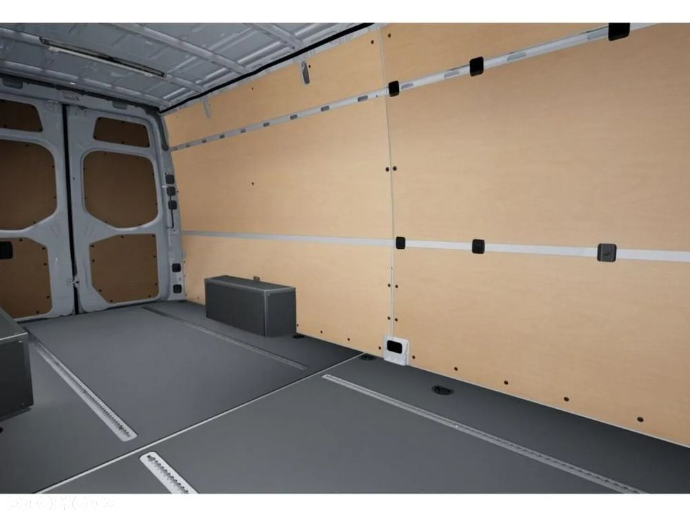 Mercedes-Benz Sprinter - 17