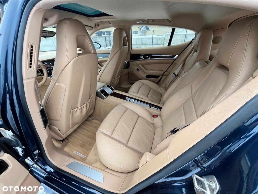 Porsche Panamera PDK Platinum Edition - 12