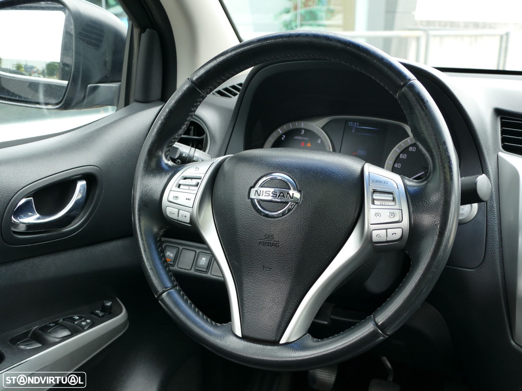 Nissan Navara 2.3 dCi CD 4WD Tekna - 44