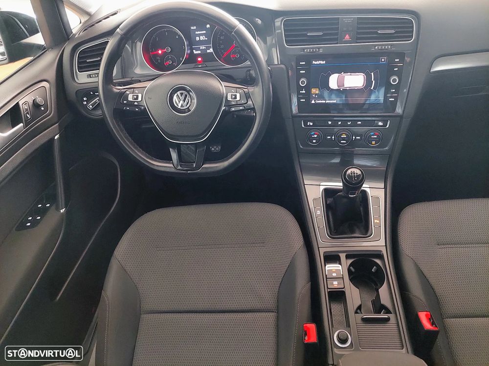 VW Golf 1.6 TDI Confortline - 23