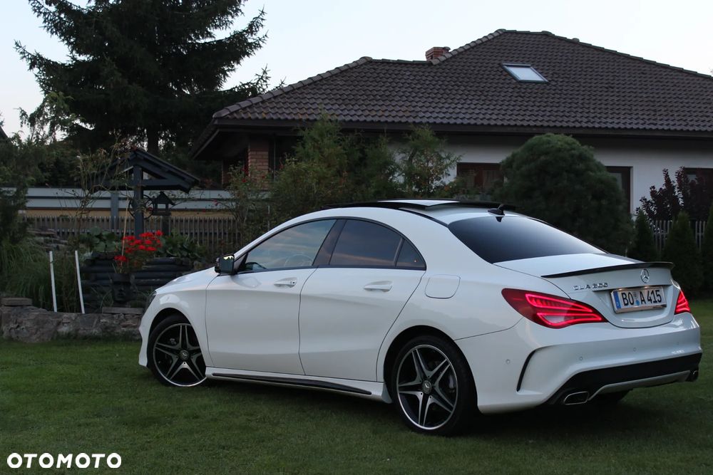 Mercedes-Benz CLA 200 7G-DCT AMG Line - 12