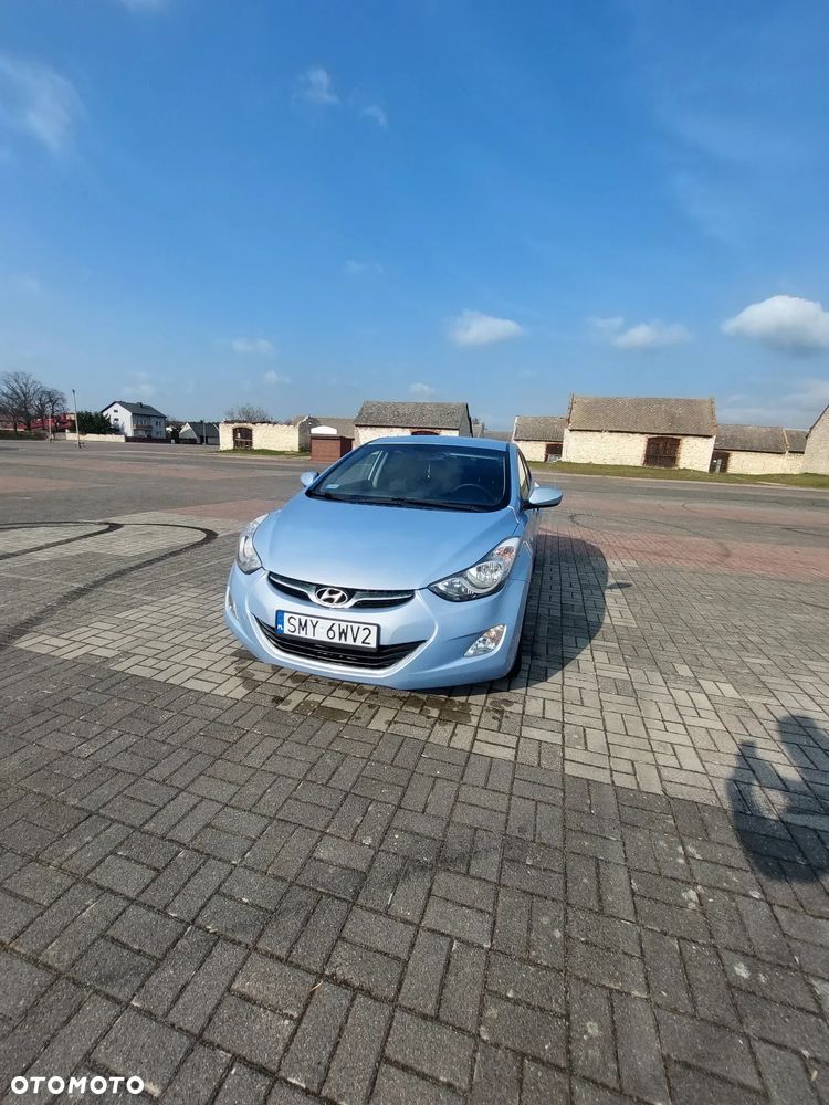 Hyundai Elantra 1.6 Classic + - 24
