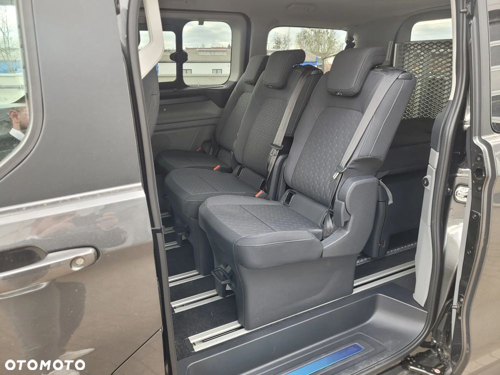 Ford Tourneo Custom - 13