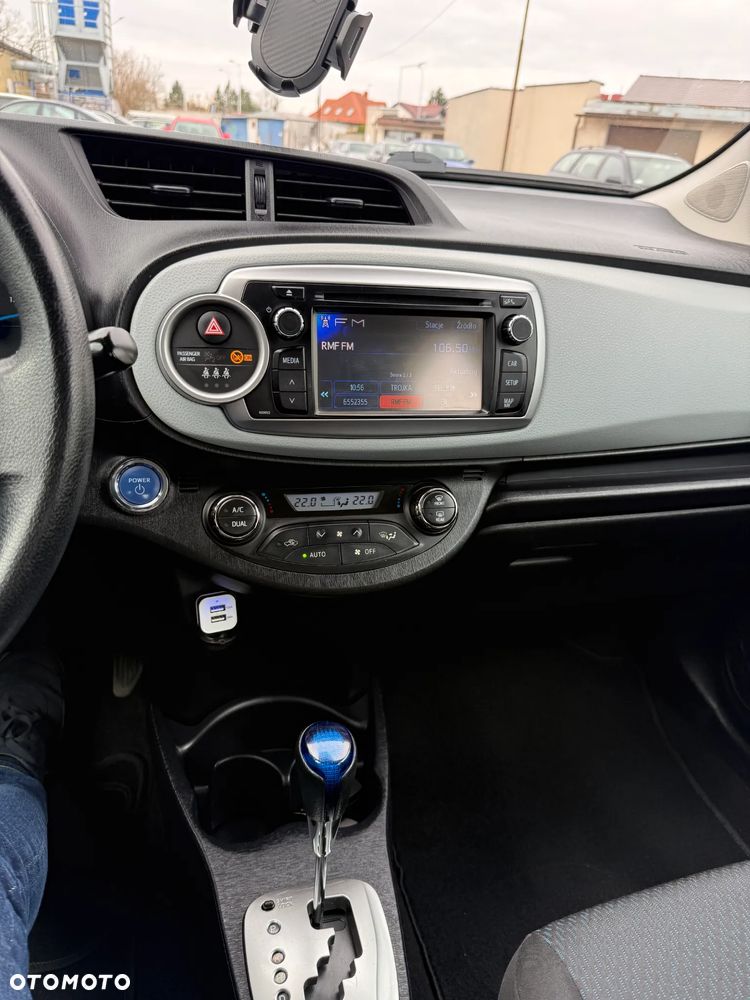 Toyota Yaris Hybrid 100 Sol - 3