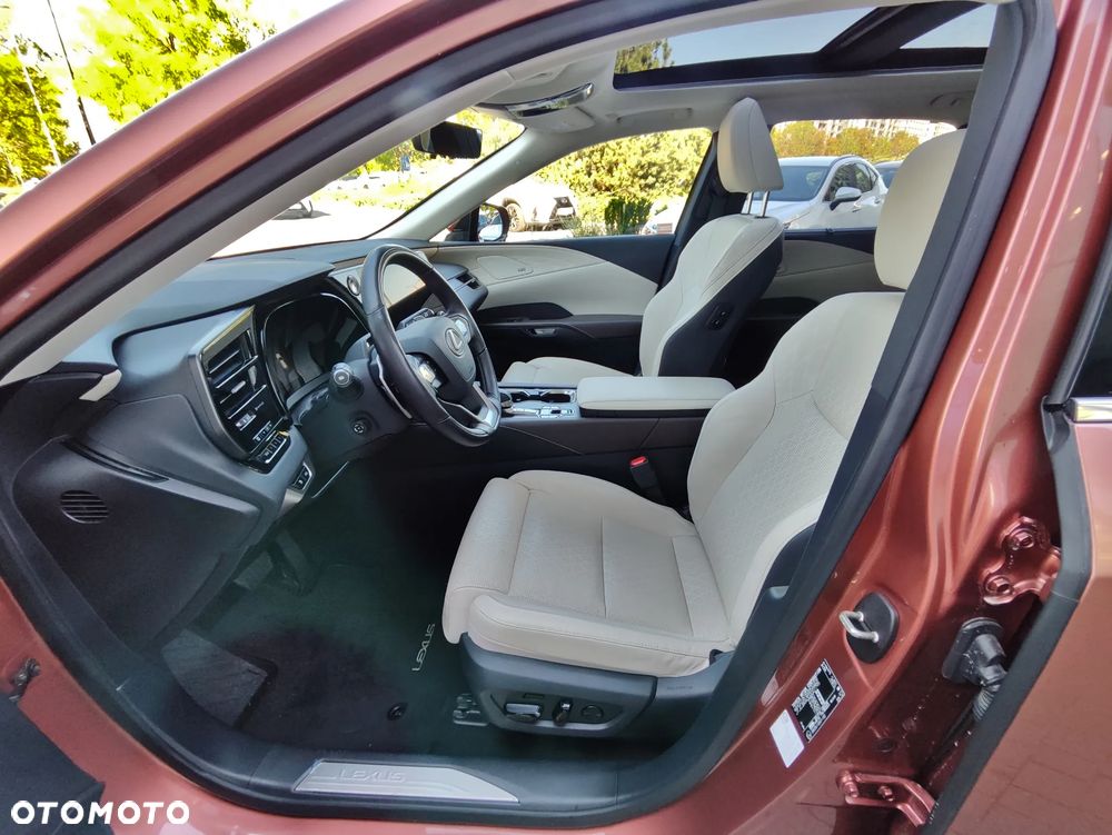 Lexus RX 450h+ Omotenashi - 10
