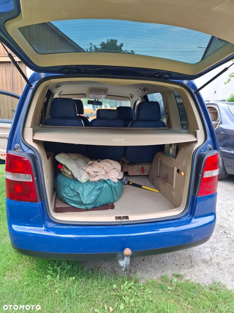 Volkswagen Touran 1.9 TDI Highline - 2